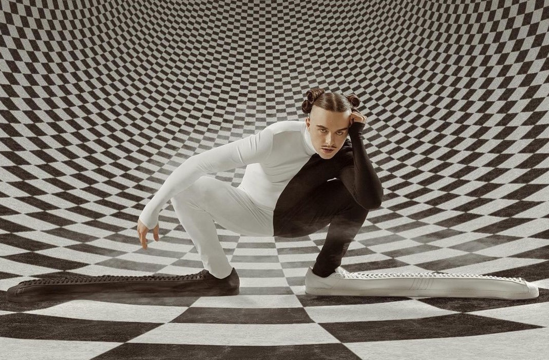 Giay adidas sieu dai va loat sneakers co kieu dang doc la hinh anh