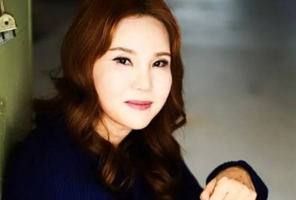 Tu mot sach tro thanh nha thiet ke cho nhom aespa hinh anh