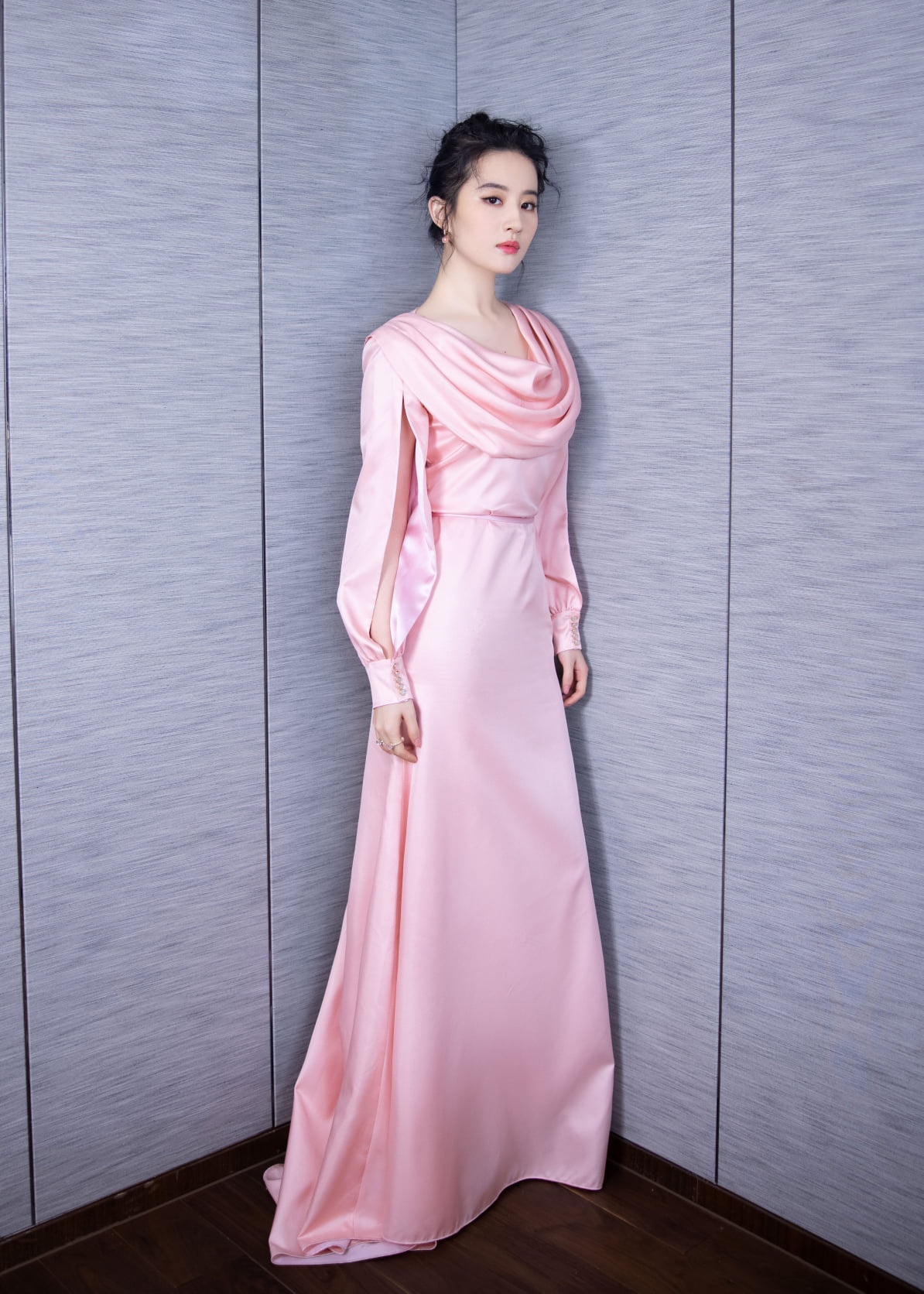 sao hoa ngữ mặc đồ hiệu ảnh 2 sao hoa ngu mac do hieu anh 2