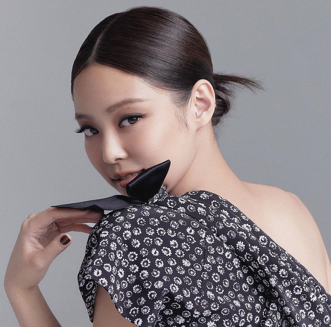 jennie mặc đồ xẻ ngực ảnh 2 jennie mac do xe nguc anh 2