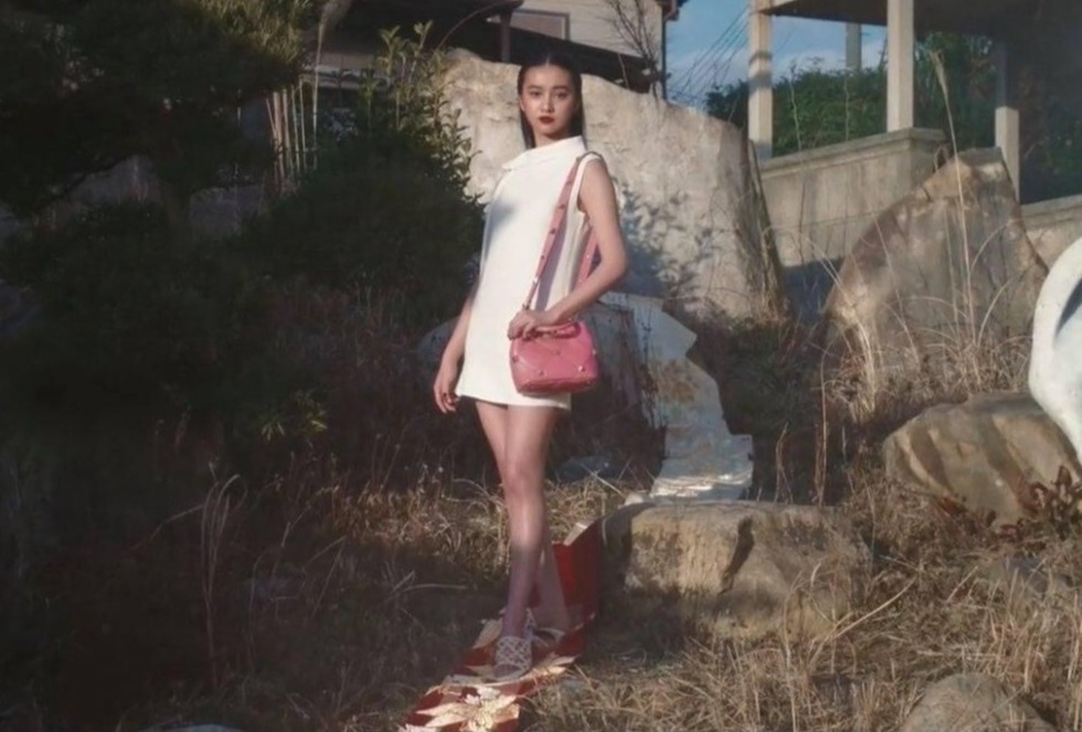 Dan mang Nhat Ban chi trich hang Valentino xuc pham van hoa hinh anh