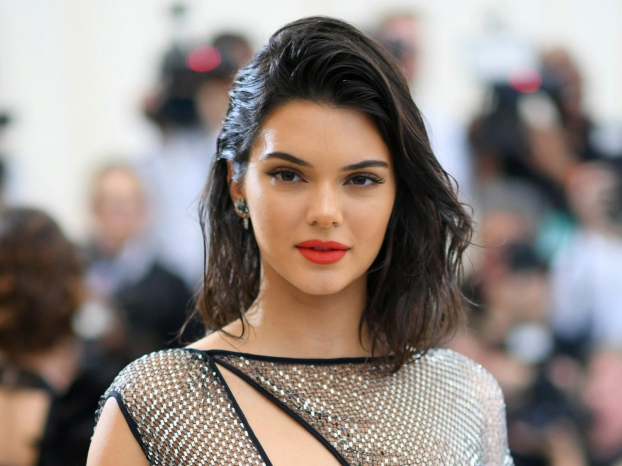 Kendall Jenner tang cuong an ninh sau khi bi doa giet hinh anh