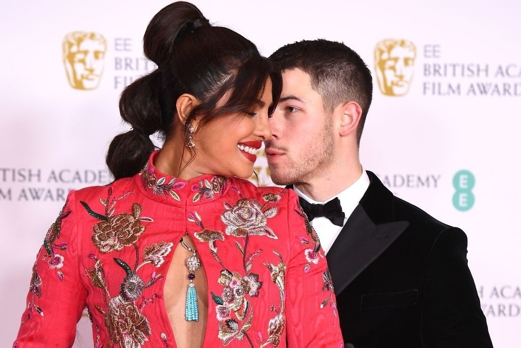 Hoa hau Priyanka Chopra va dan sao dien mot khong noi y hinh anh