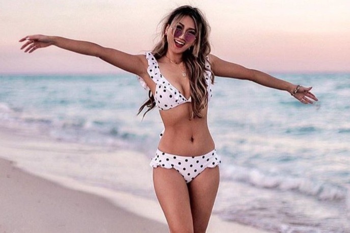 Co gai thu mua bikini gia 10 USD tren mang hinh anh