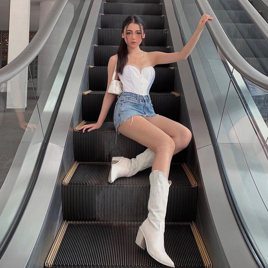 cô gái diện corset  ảnh 1 co gai dien corset anh 1