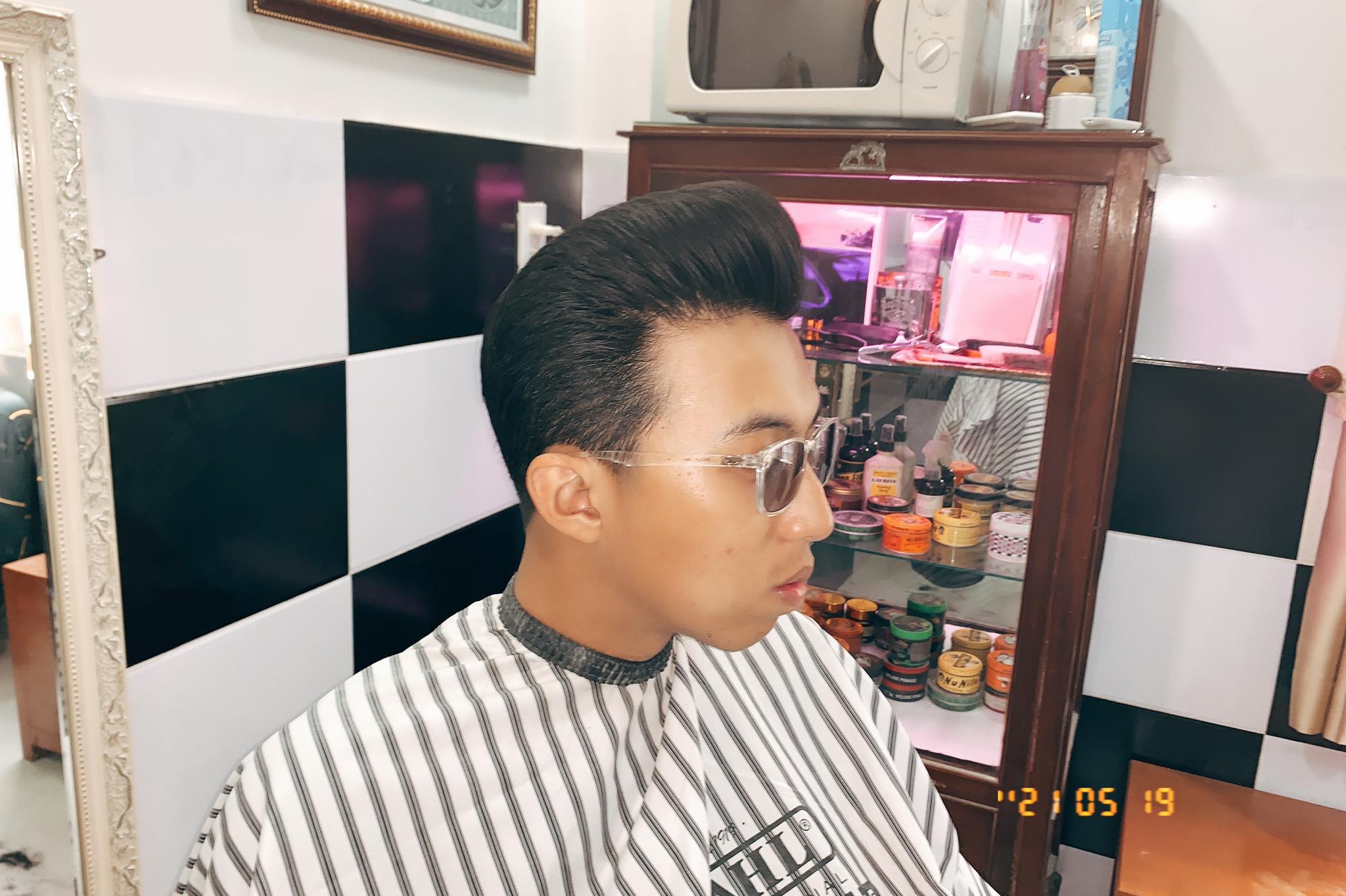 pompadour hop voi dang mat nao anh 3