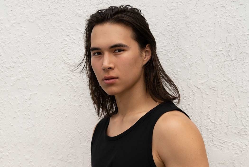 Mau nam trong lang tu nho nuoi toc dai hinh anh