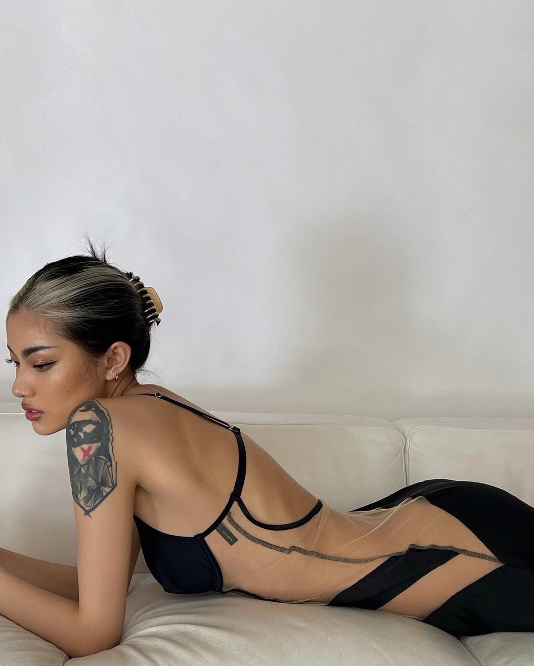 xu hướng mặc corset và đồ xuyên thấu ảnh 4 xu huong mac corset va do xuyen thau anh 4