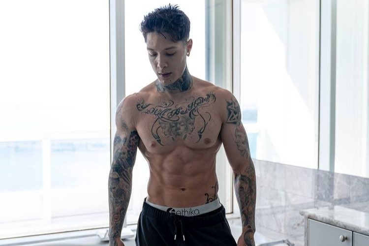 Bai tap giup nam gioi phat trien co nguc hinh anh