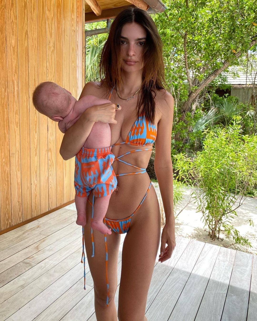 người mẫu nội ý Emily Ratajkowski diện váy đính đá ảnh 7 nguoi mau noi y Emily Ratajkowski dien vay dinh da anh 7