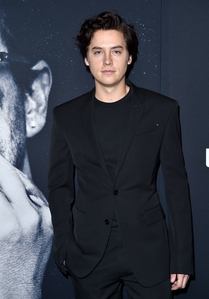 cách Cole Sprouse giữ dáng ảnh 7 cach Cole Sprouse giu dang anh 7