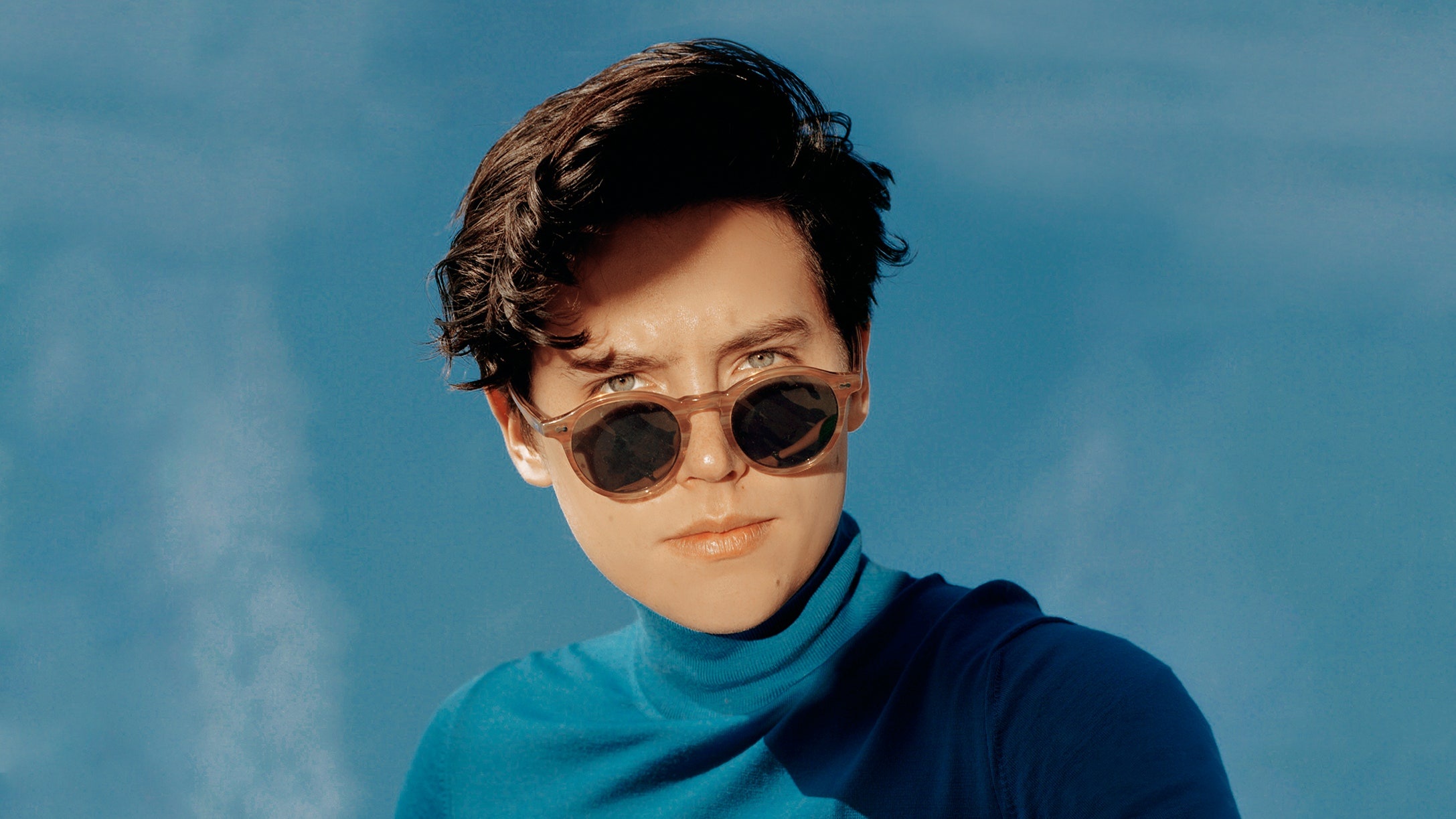 cach Cole Sprouse giu dang anh 8