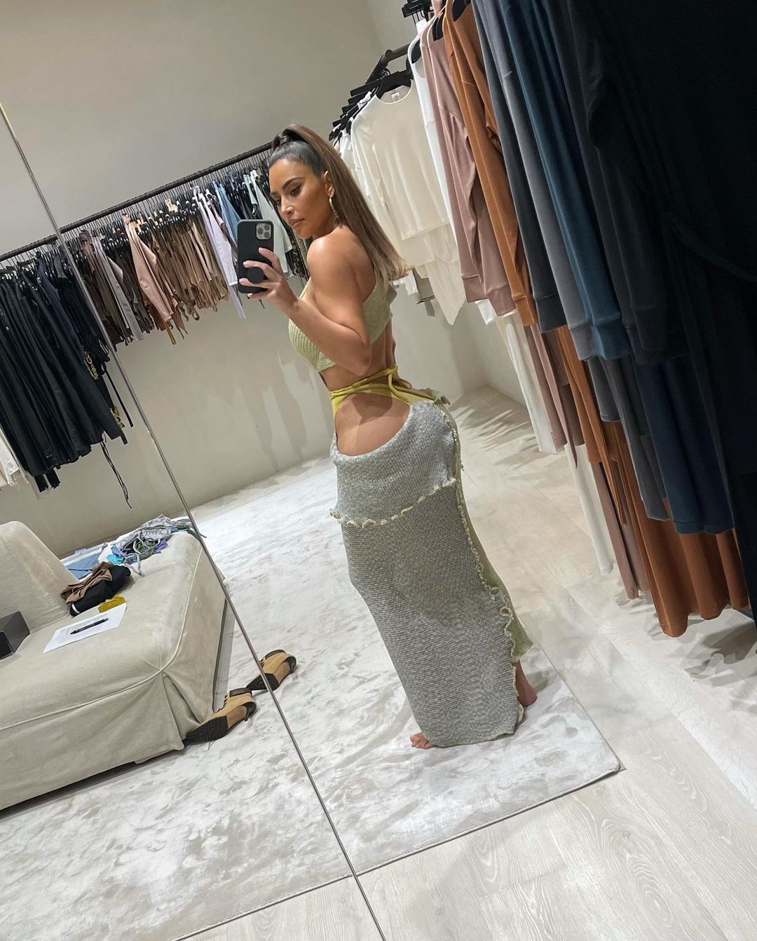 Trang phục lạ của Kim Kardashian ảnh 12 Trang phuc la cua Kim Kardashian anh 12