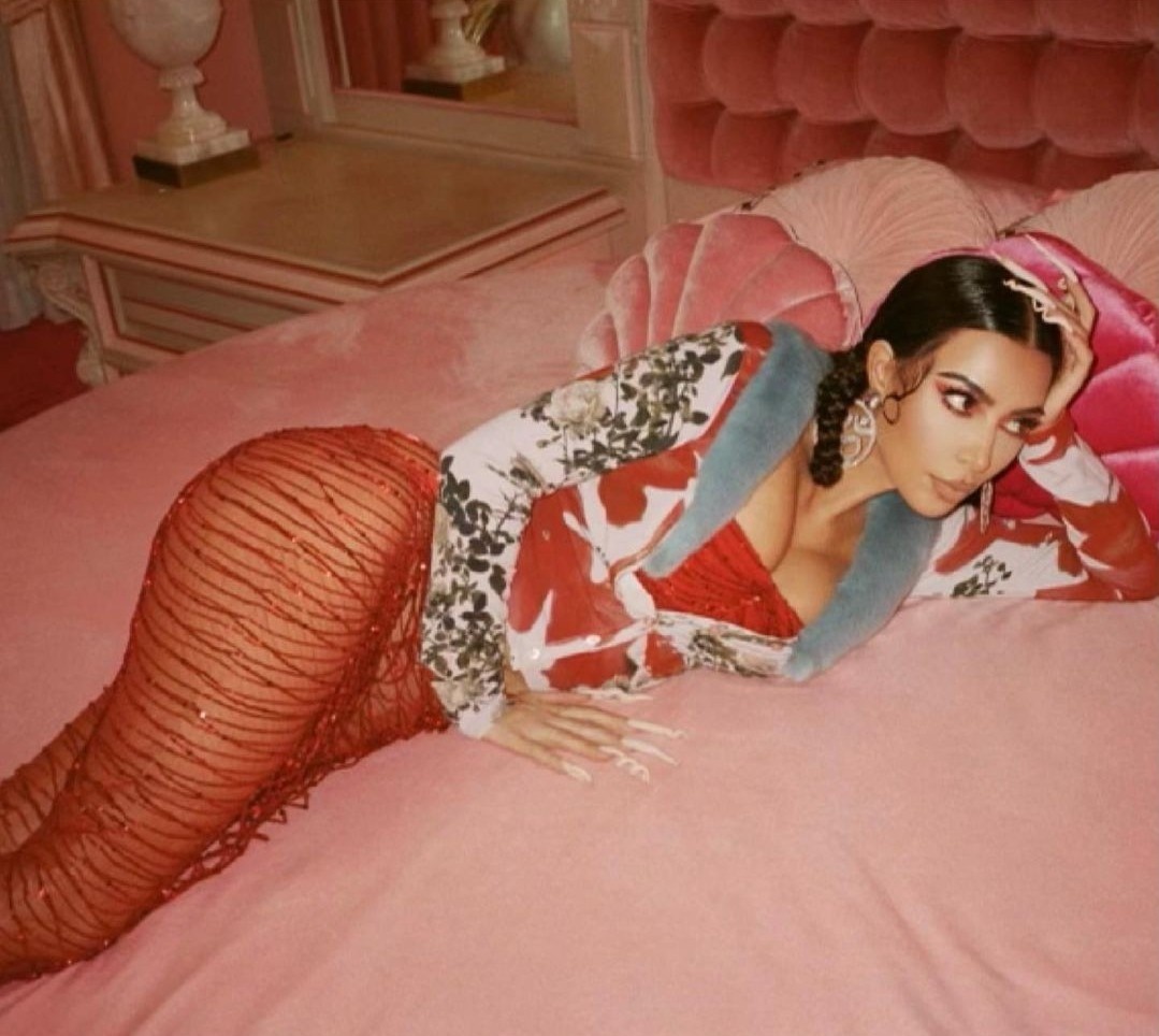 Trang phục lạ của Kim Kardashian ảnh 10 Trang phuc la cua Kim Kardashian anh 10