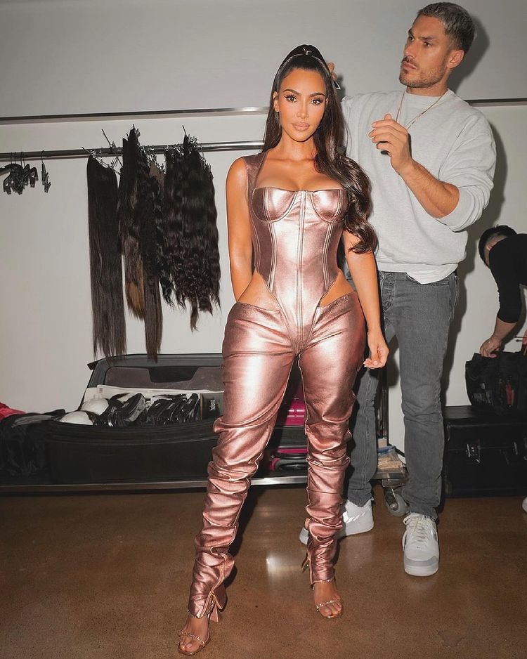 Trang phục lạ của Kim Kardashian ảnh 6 Trang phuc la cua Kim Kardashian anh 6