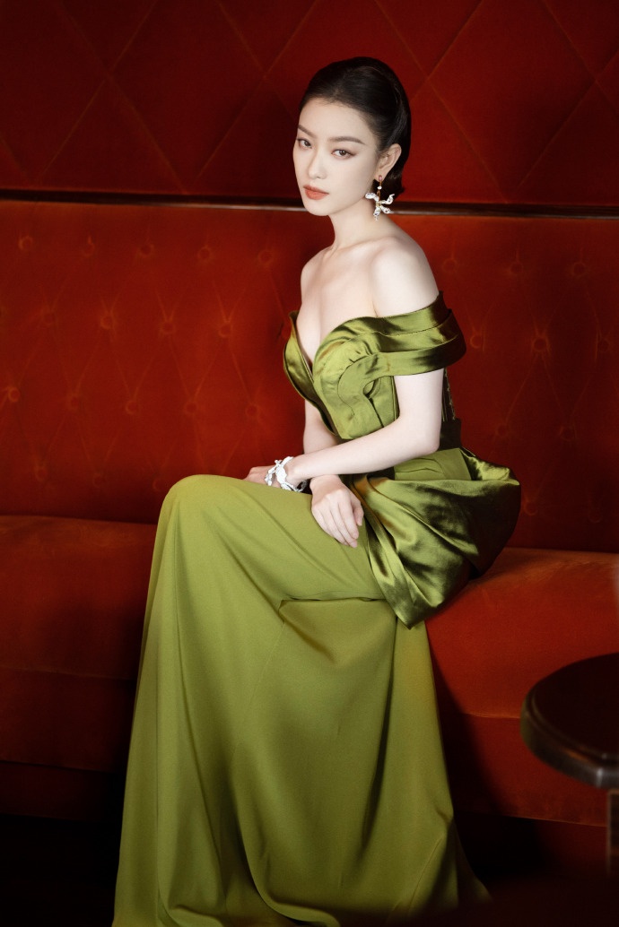 Nghê Ni mặc gợi cảm ảnh 7 Nghe Ni mac goi cam anh 7