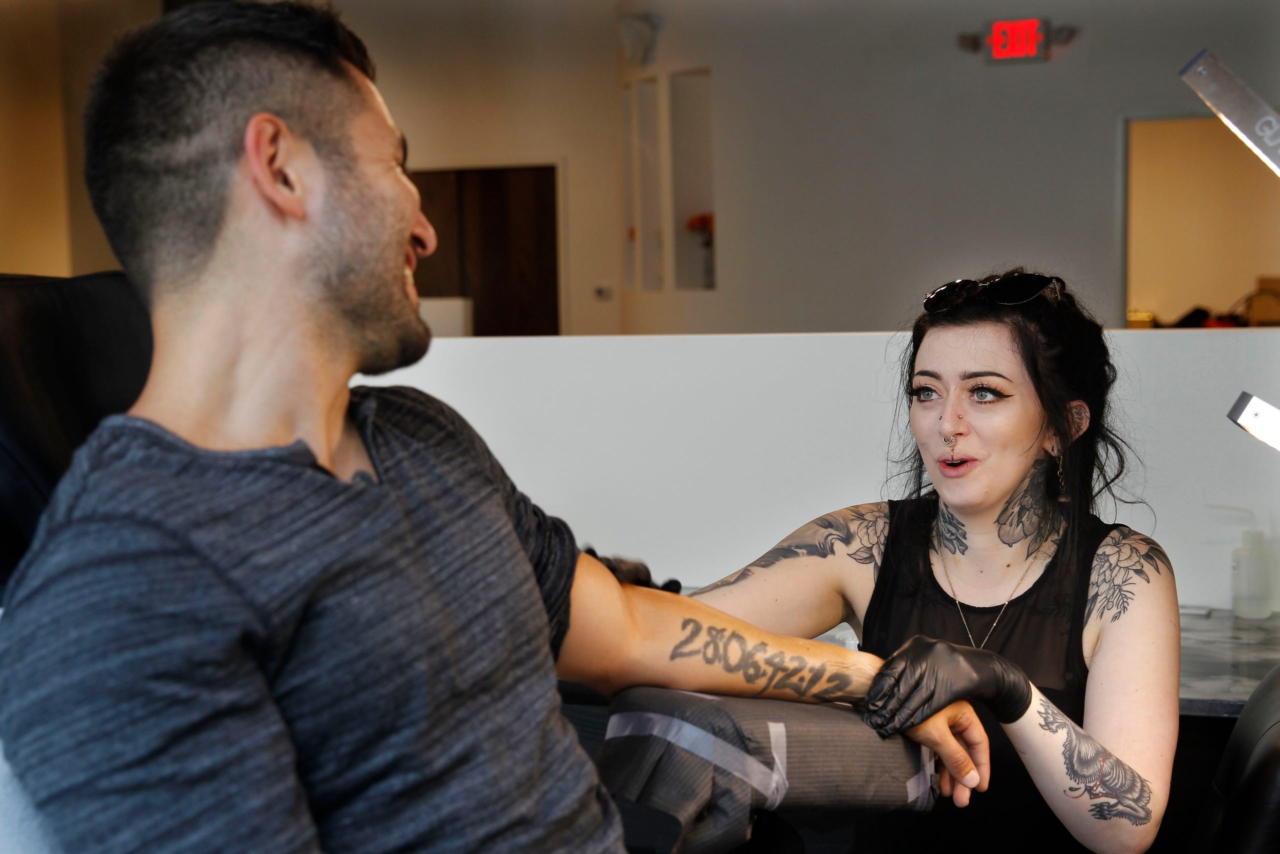 tiem xam gap kho khan do dich benh anh 3