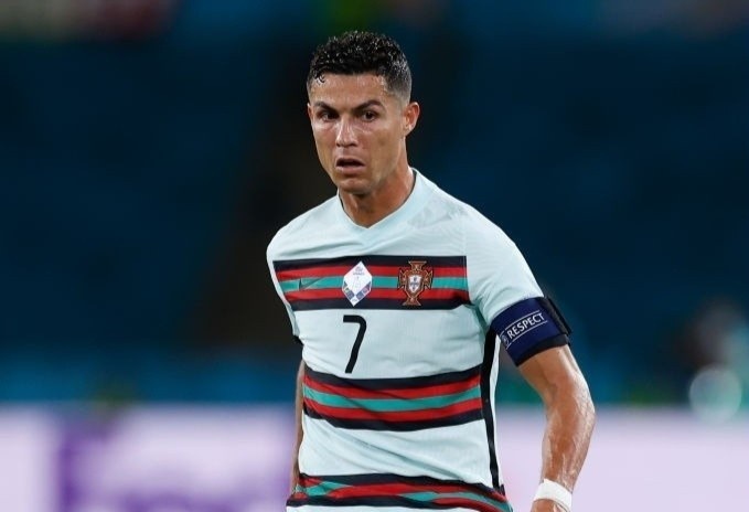Nhung lan hiem hoi Ronaldo mac ao dau coc tay hinh anh