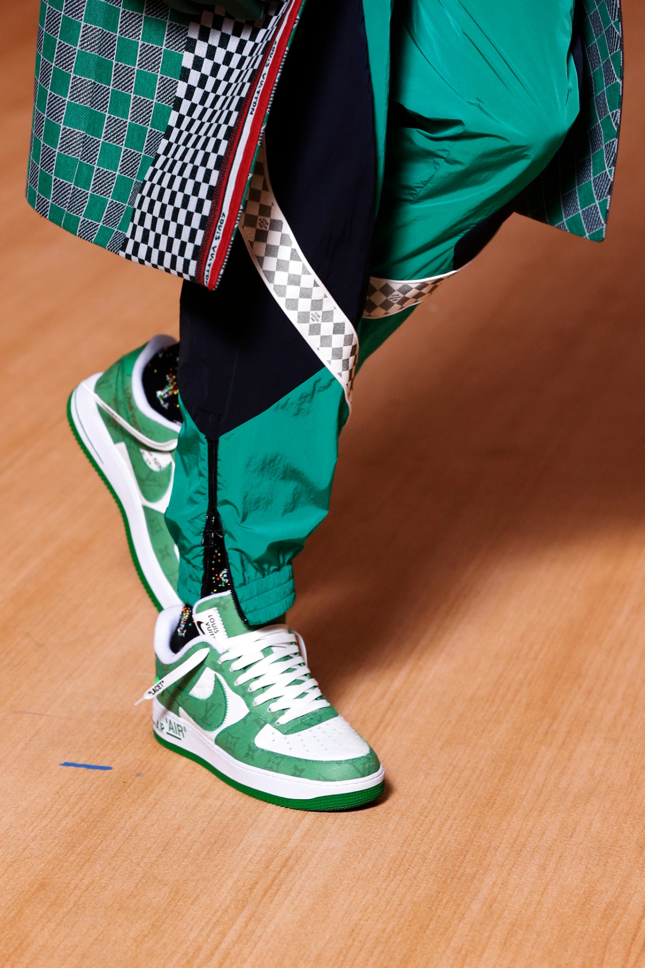 nike hop tac louis vuitton ra mat giay sneakers anh 9