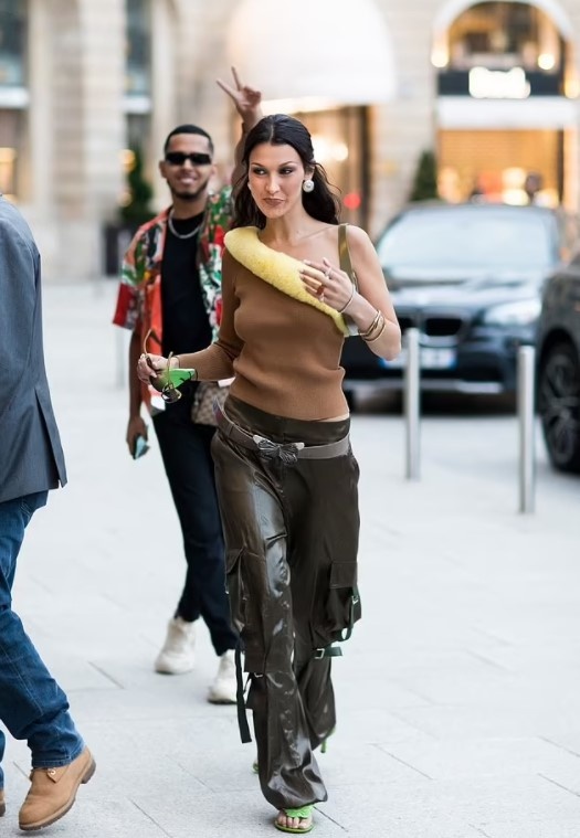 bella hadid mac quan dang la anh 9