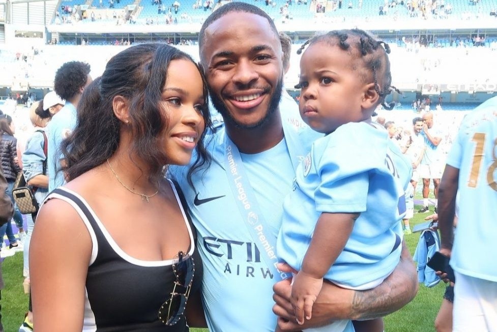 Vo cau thu Raheem Sterling dung nhieu hang hieu dat do hinh anh