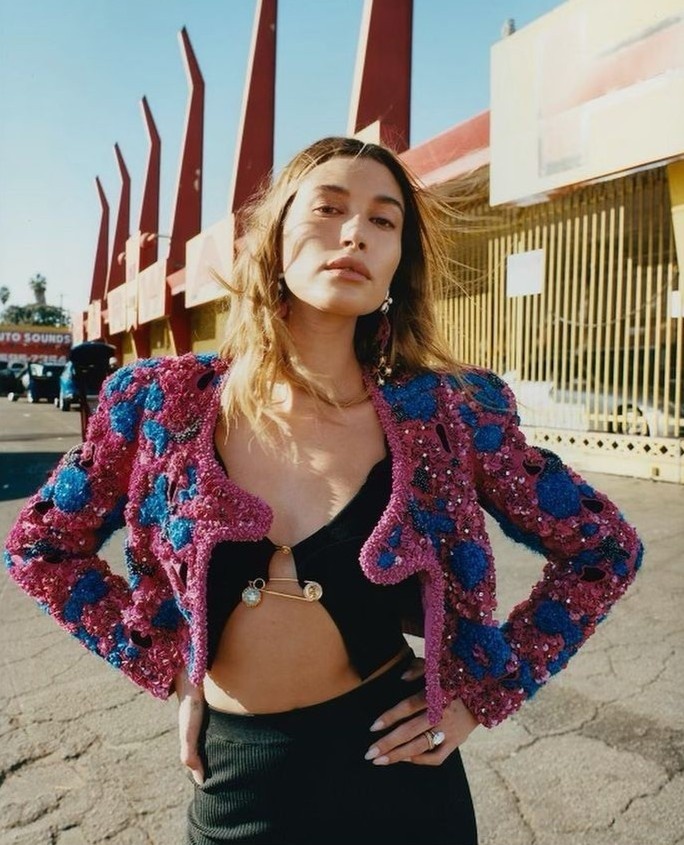 xu huong mac ao cai ghim khong noi y anh 5