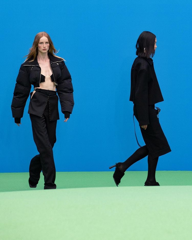 xu huong mac ao cai ghim khong noi y anh 9