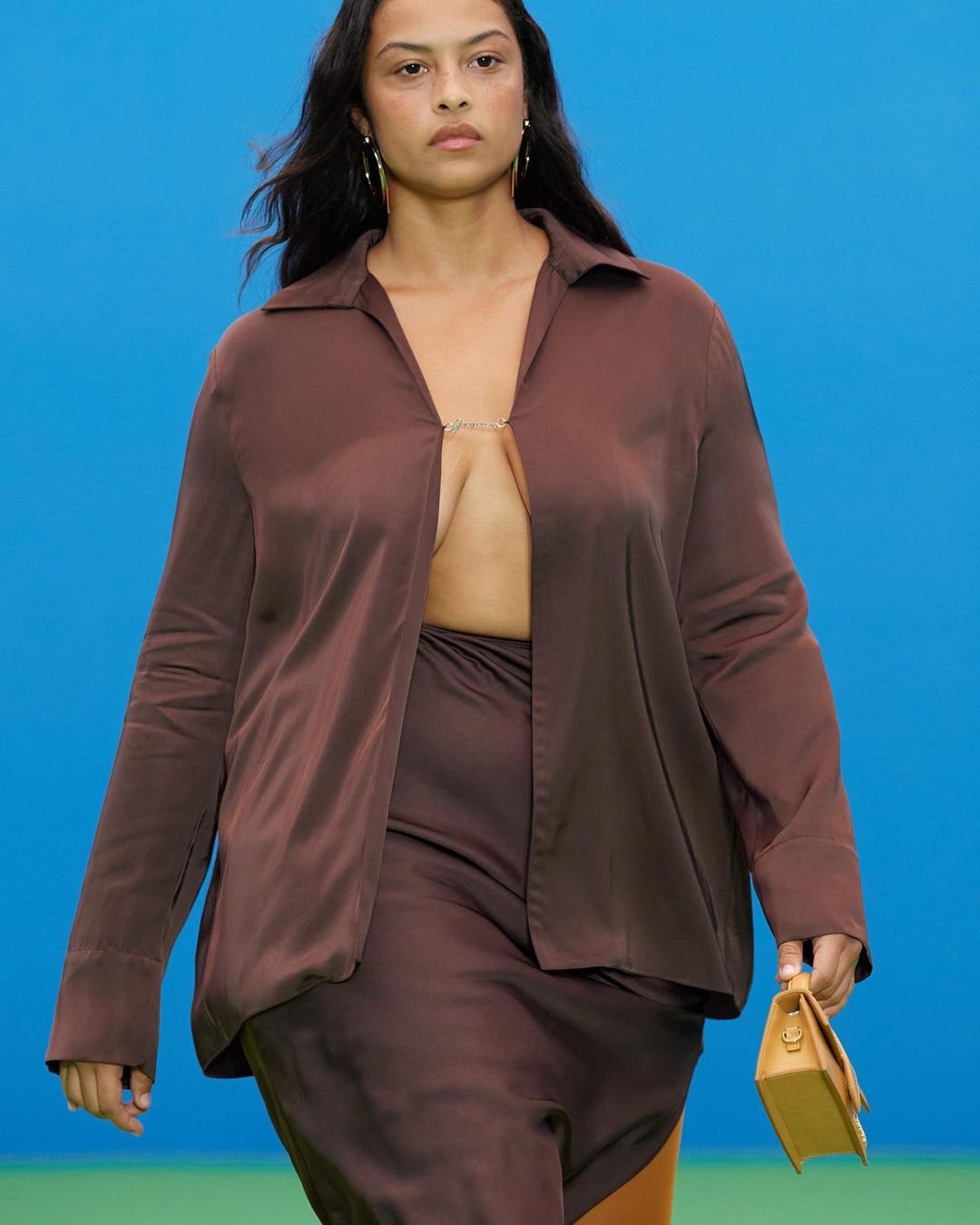 xu huong mac ao cai ghim khong noi y anh 7