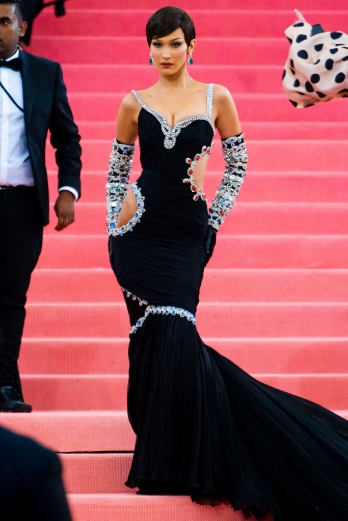 Bella Hadid che nguc voi vong co anh 10