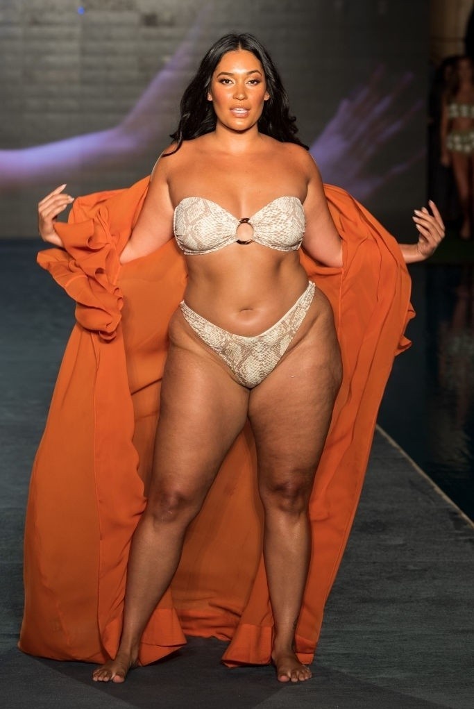 show dien ao tam cua Sports Illustrated anh 12