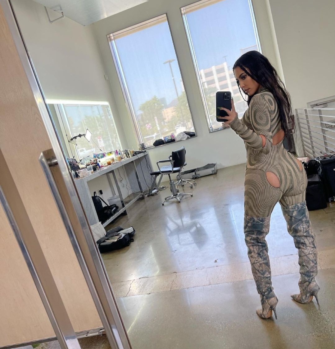 sao nữ việt mặc đồ thủng lỗ ảnh 9 sao nu viet mac do thung lo anh 9