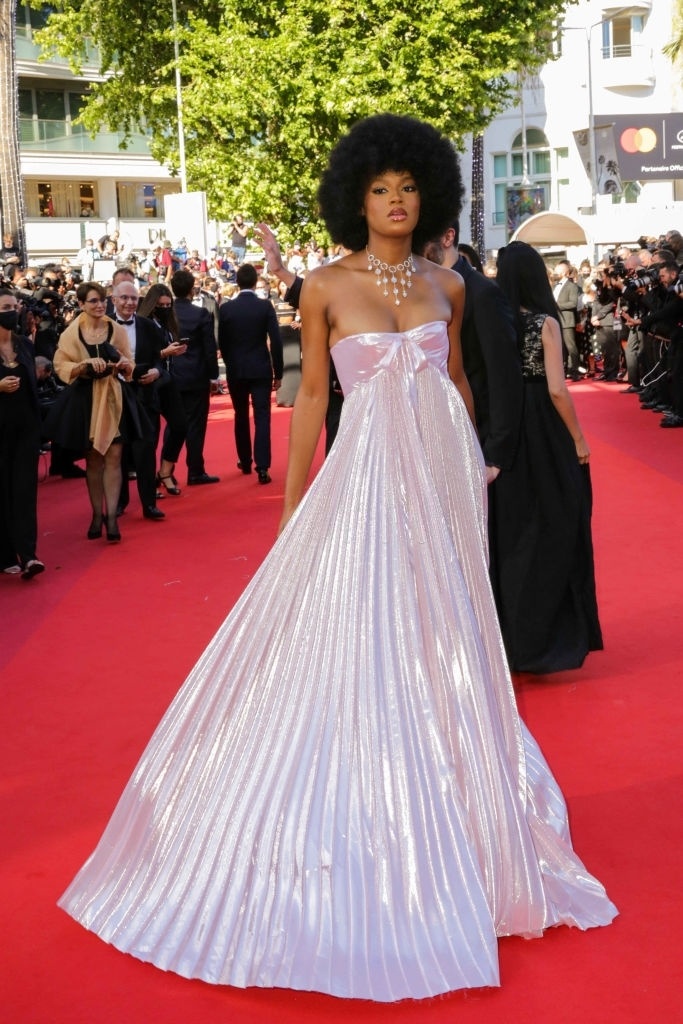 những bộ đồ thảm họa tại Liên hoan phim Cannes ảnh 10 nhung bo do tham hoa tai Lien hoan phim Cannes anh 10