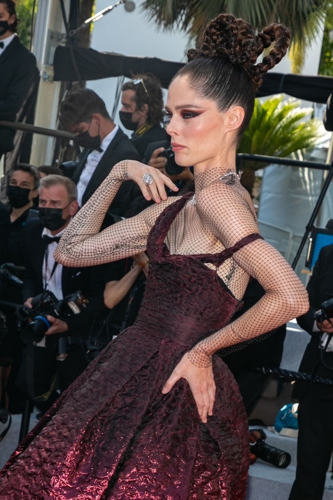 những bộ đồ thảm họa tại Liên hoan phim Cannes ảnh 4 nhung bo do tham hoa tai Lien hoan phim Cannes anh 4