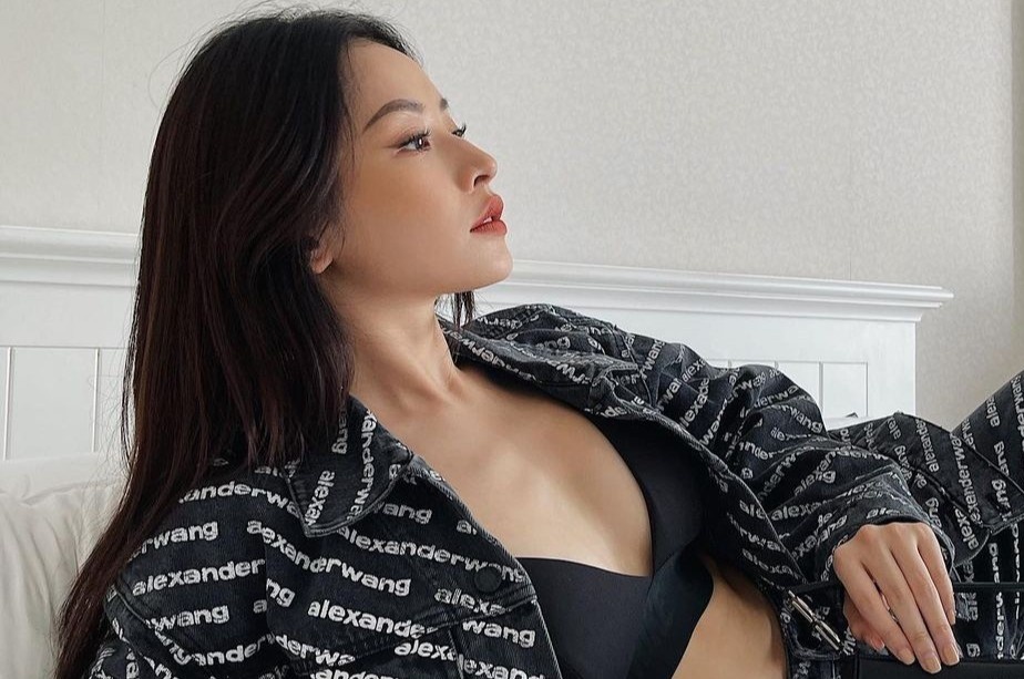 Cach phoi ao lot voi trang phuc thuong ngay hinh anh
