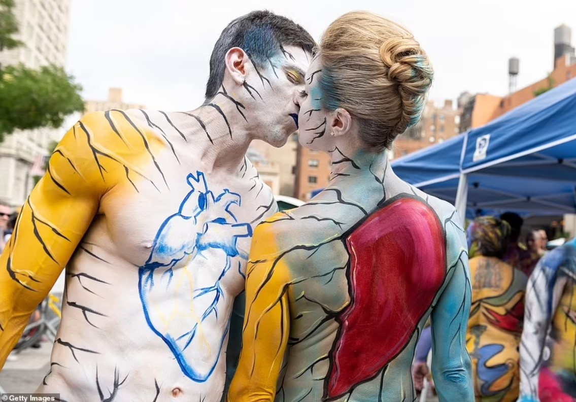 dan mau khoa than o my anh 2