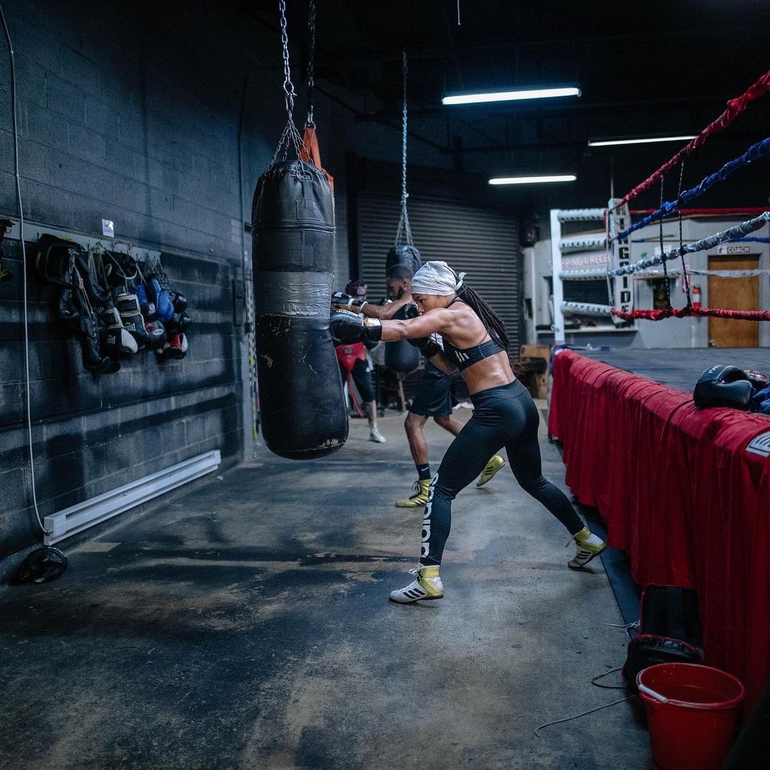 nu vo si lam nguoi mau anh 3