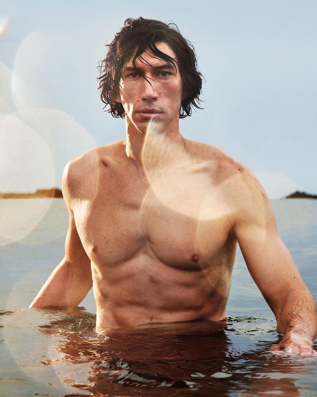 co bung 6 mui cua Adam Driver anh 1