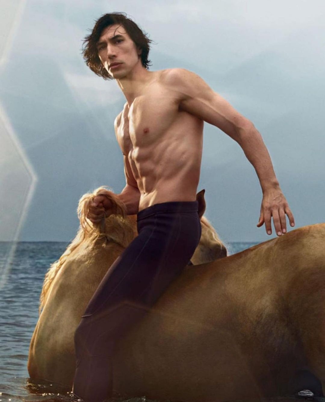 co bung 6 mui cua Adam Driver anh 2