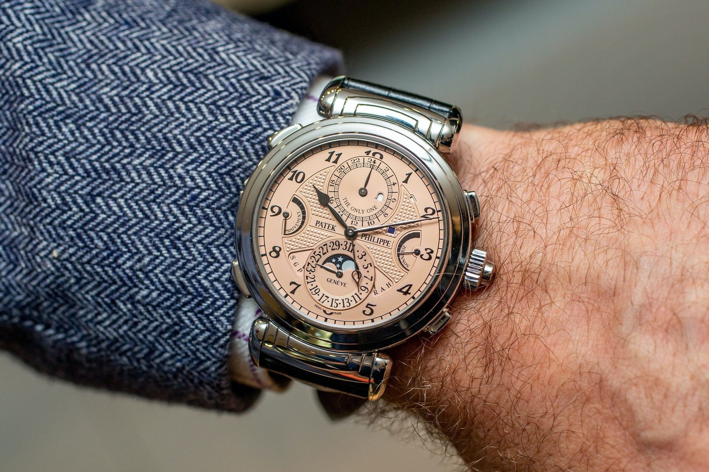 Phia sau chiec dong ho trieu USD hinh anh