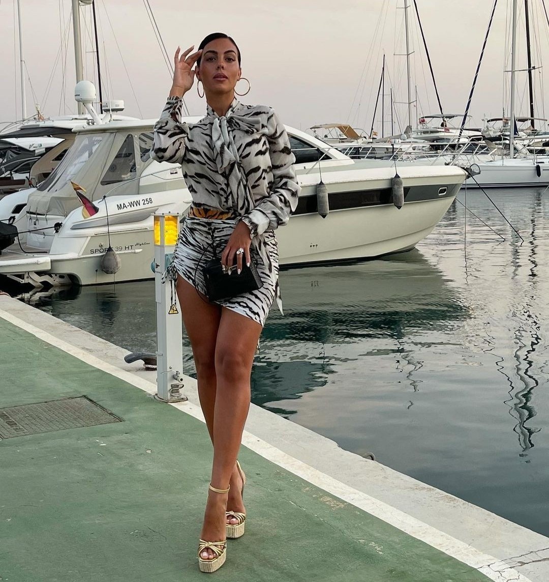 Georgina Rodriguez mặc gợi cảm ảnh 4 Georgina Rodriguez mac goi cam anh 4