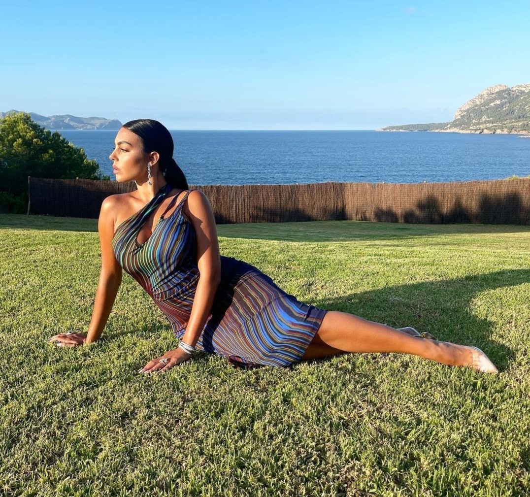 Georgina Rodriguez mặc gợi cảm ảnh 7 Georgina Rodriguez mac goi cam anh 7
