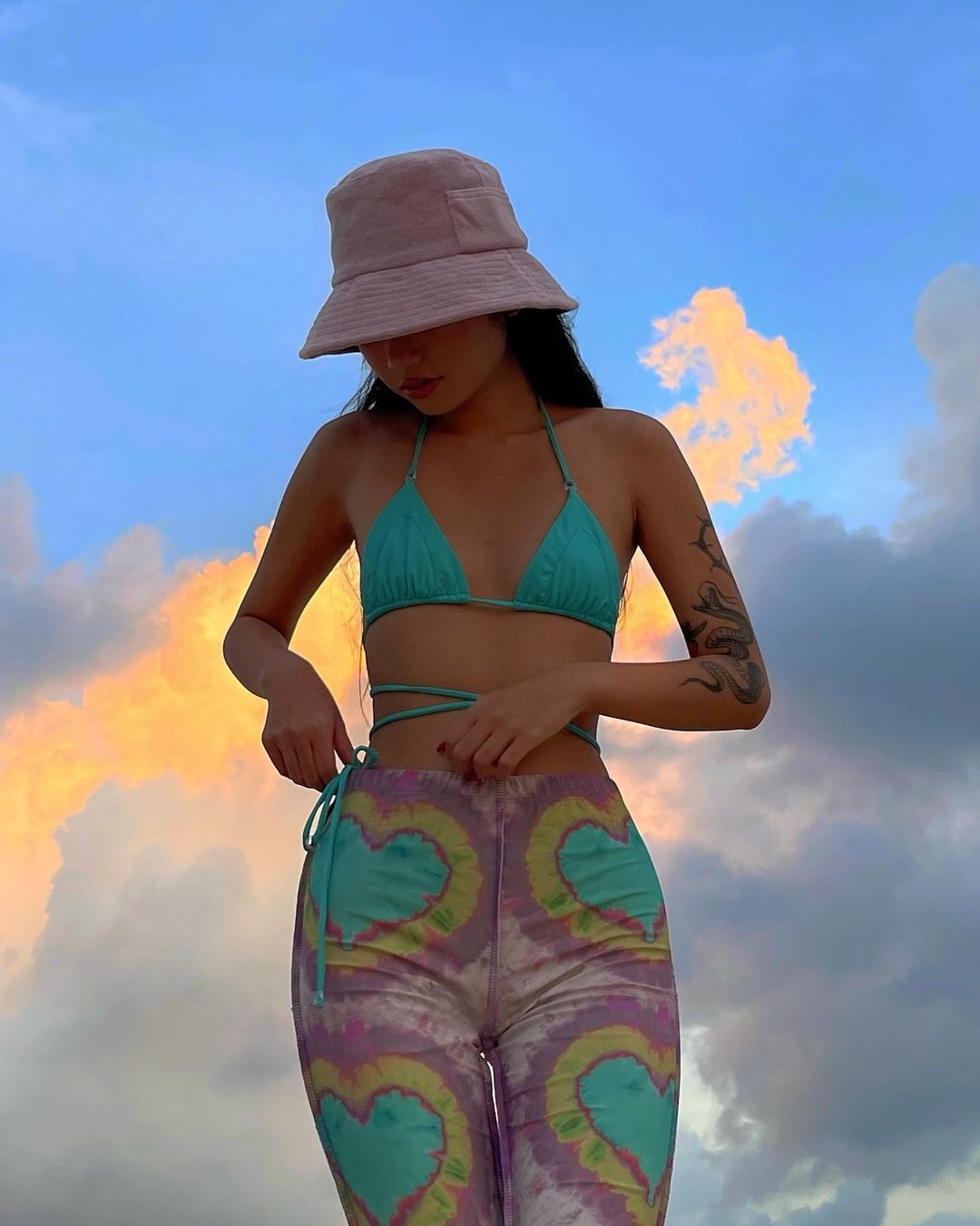 ao in hoa tiet 60 nam truoc quay tro lai anh 4