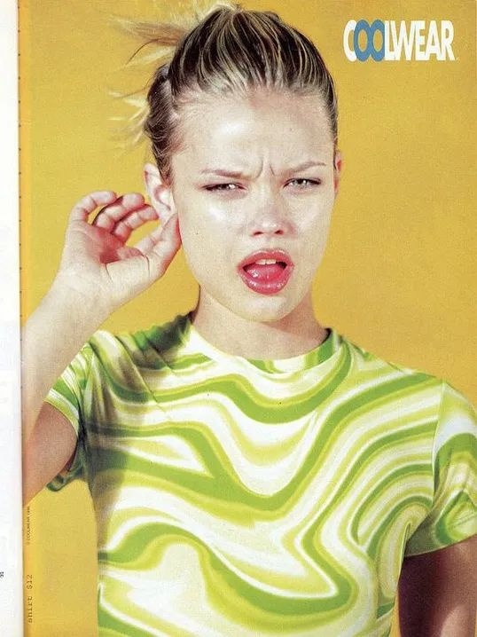 ao in hoa tiet 60 nam truoc quay tro lai anh 6