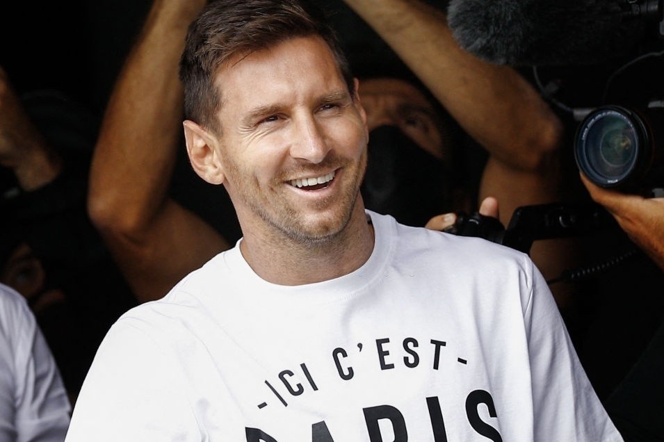 Messi deo balo gia 3.800 USD khi den Phap hinh anh