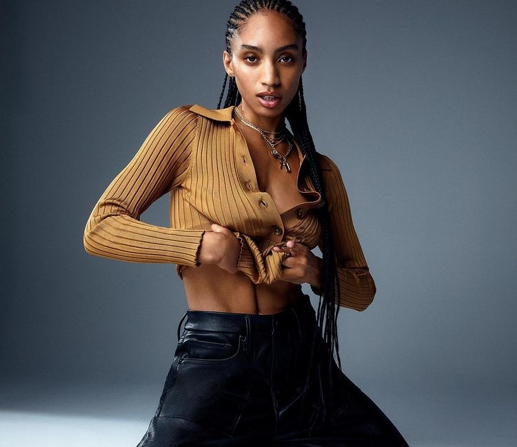 nguoi mau noi y noi tieng nho hop tac voi rihanna anh 10