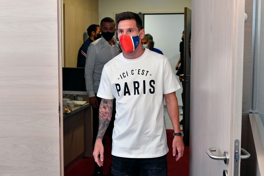 phong cach doi thuong cua messi va neymar anh 4