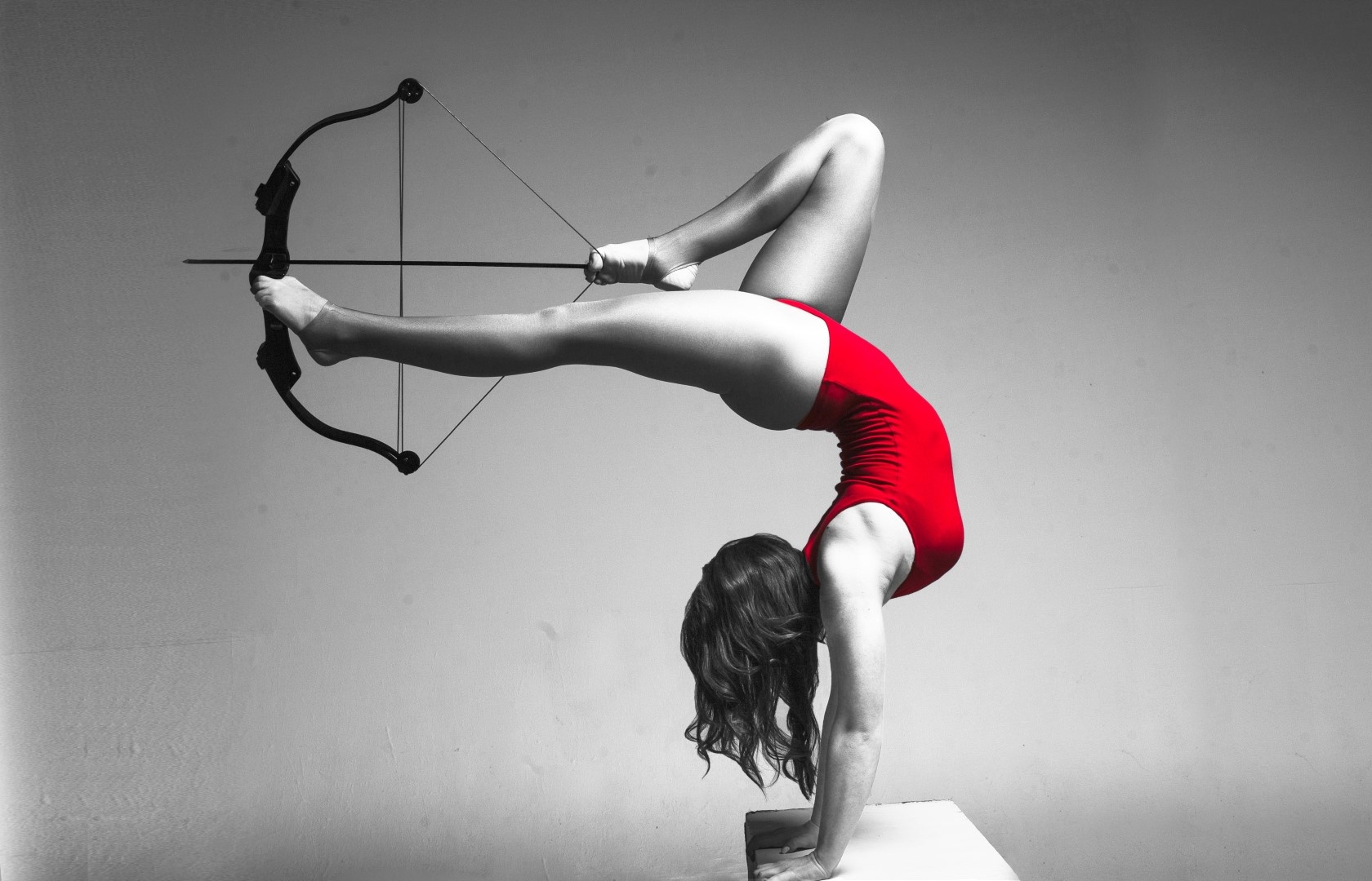 người mẫu ảnh có khả năng bắn cung bằng chân ảnh 11 nguoi mau anh co kha nang ban cung bang chan anh 11