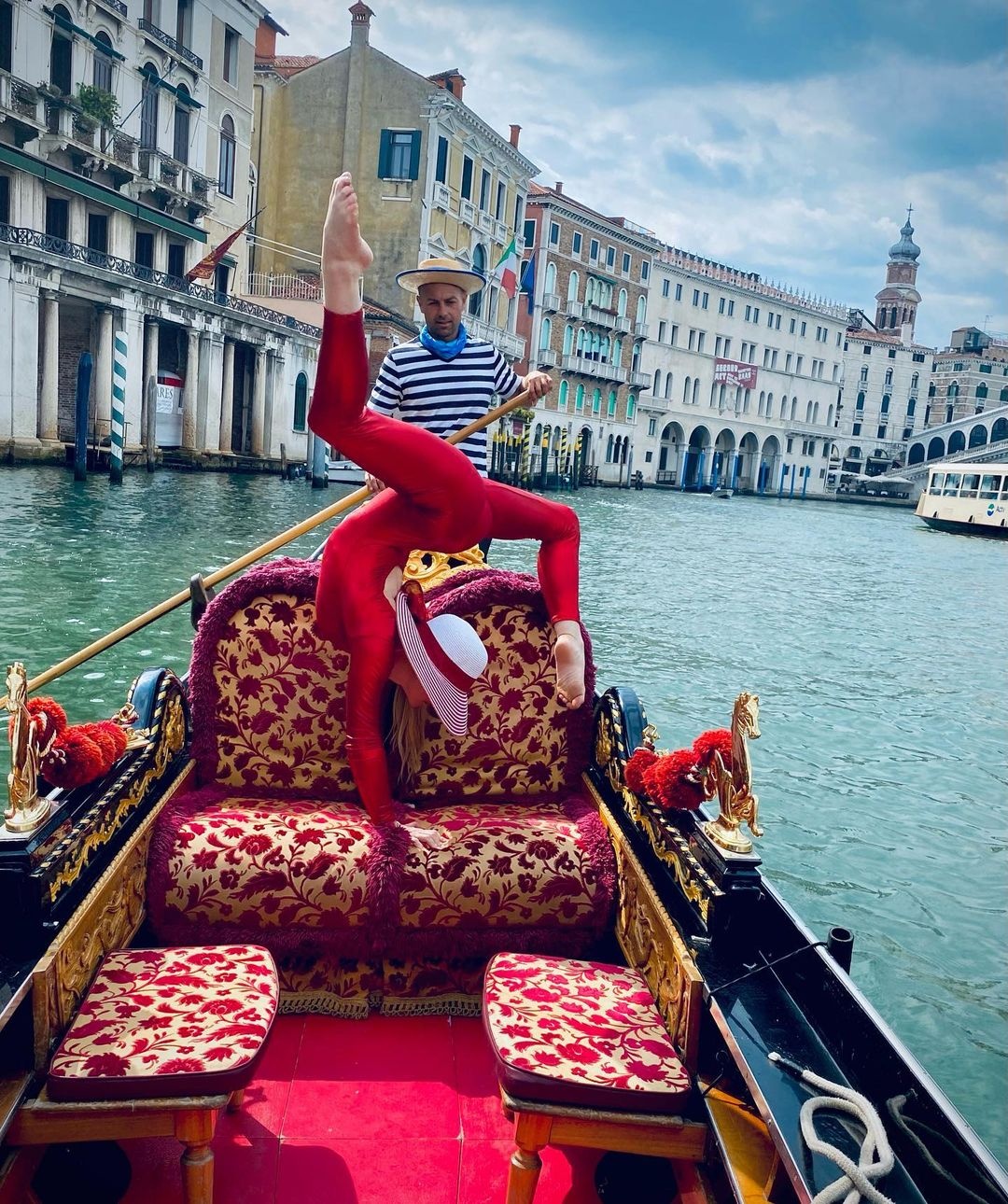 người mẫu ảnh có khả năng bắn cung bằng chân ảnh 7 nguoi mau anh co kha nang ban cung bang chan anh 7