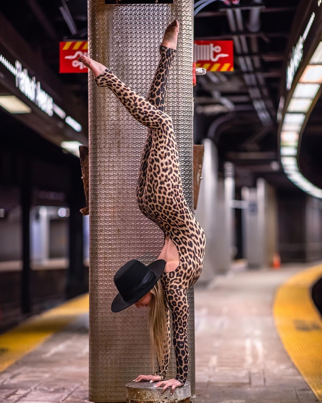 người mẫu ảnh có khả năng bắn cung bằng chân ảnh 9 nguoi mau anh co kha nang ban cung bang chan anh 9