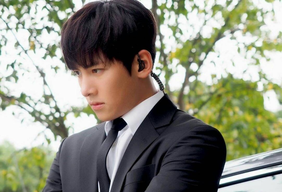 Ly do ve si cua sao Han khong mac suit nhu trong phim hinh anh